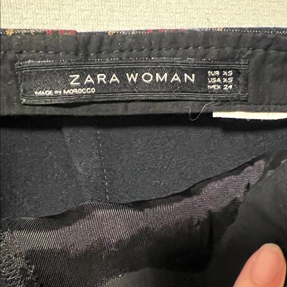 ZARA Chic Plaid Mini Skirt with Zipper Details - Picture 3 of 3